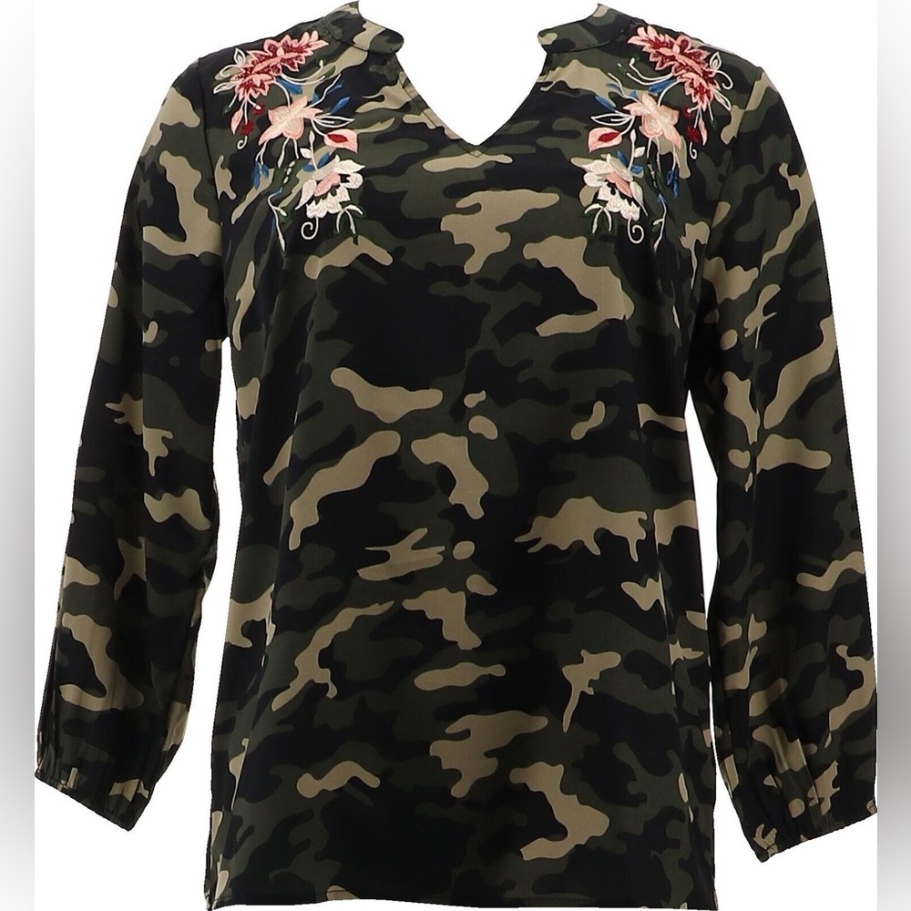 Colleen Lopez Embroidered Camo Top NEW - Picture 1 of 8